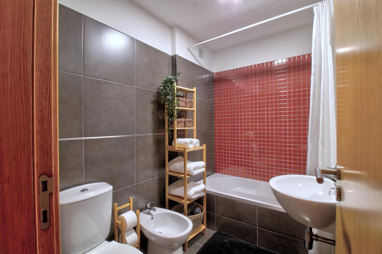 Spacious Terrace, Swimming Pool, Private Parking Olhao Luaran gambar