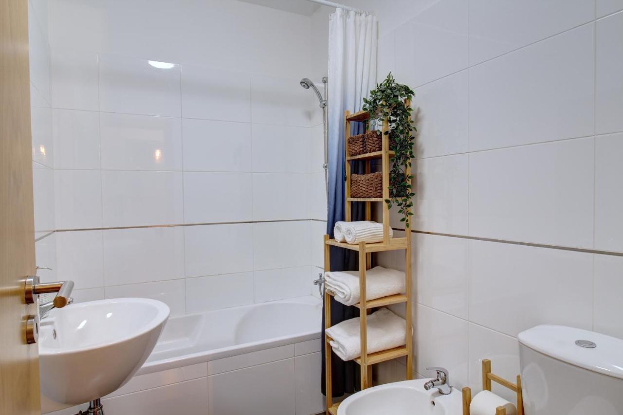 Spacious Terrace, Swimming Pool, Private Parking Olhao Luaran gambar